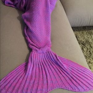 🚨HURRY! 2 COLORS🚨 Adult knit Mermaid Blanket!